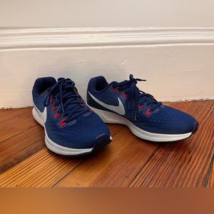 Nike Zoom Pegasus 34 women size 8. Like new.